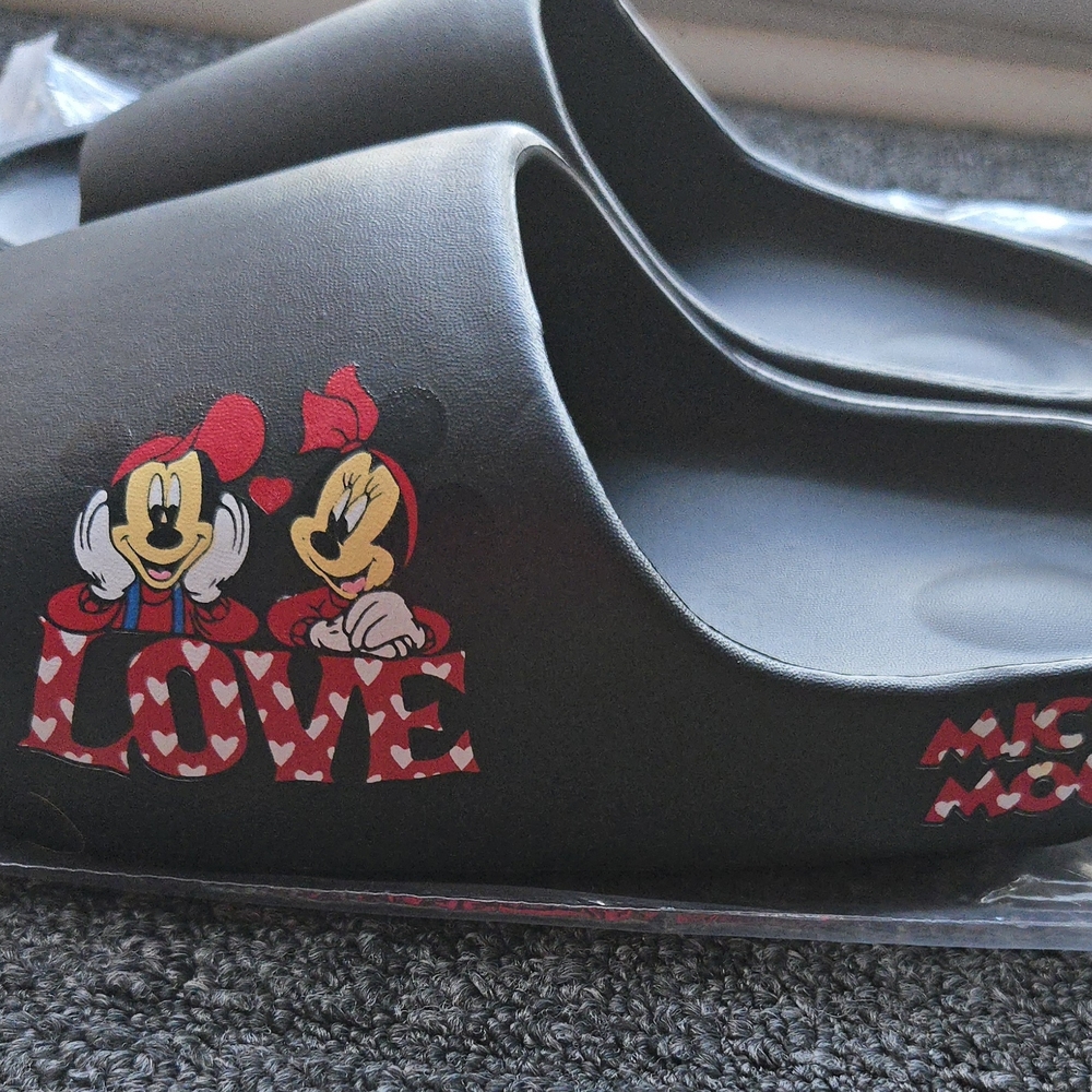 #25 Disney Mickey/Minnie Mouse Black and Red Love Slippers